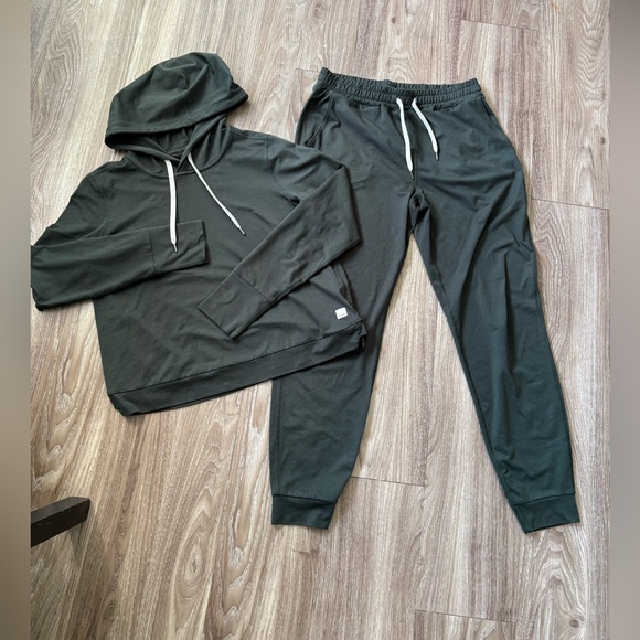 Vuori halo performance aspen green jogger hoodie long sleeve set - Picture 2 of 10